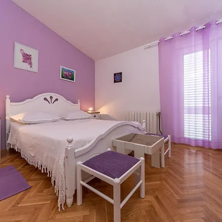 Apartment Lilla