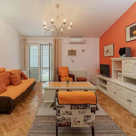 Apartment Lilla *