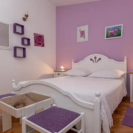 Apartment Lilla *