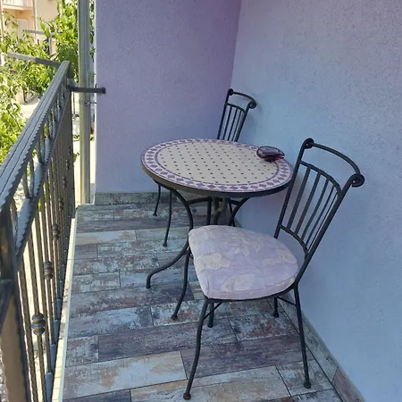 Apartment Lilla *
