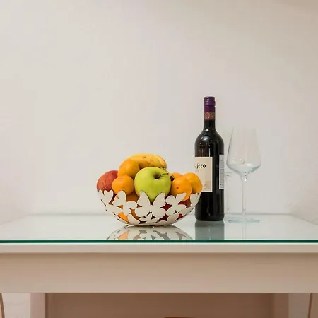 Apartment Lilla *