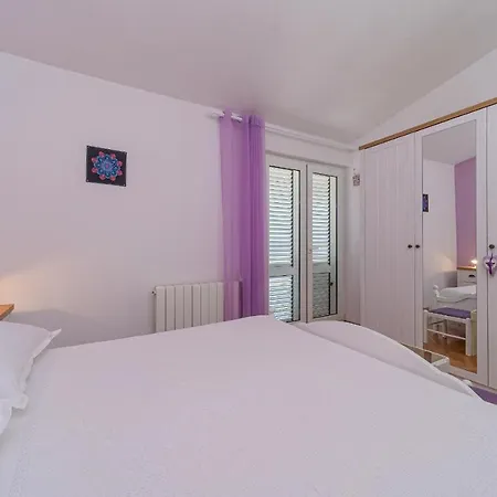 Lilla Apartamento Baška Voda